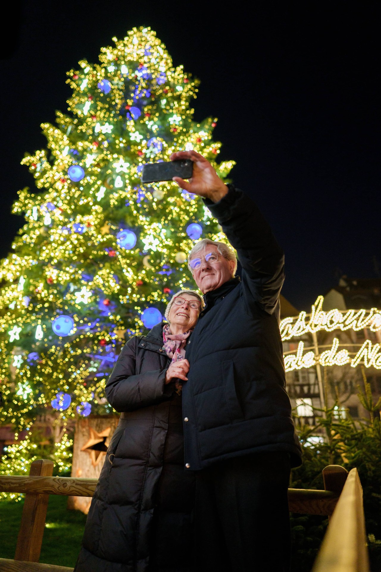 Couple noël Strasbourg sapin