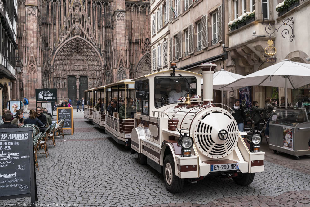 Explorer Strasbourg à Noël en petit train électrique - Noël à Strasbourg